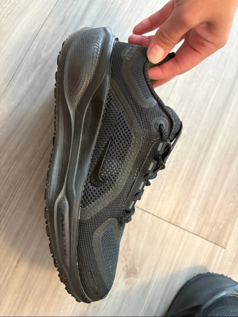 Women’s Nike Pegasus gore tek shoes - Picture 3 of 10